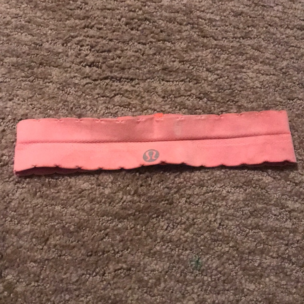 Lululemon coral scalloped headband